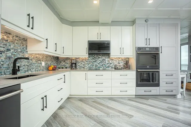 Additional image 11 of 5250 LAKESHORE Rd Unit 1504