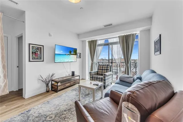 Additional image 41 of 1 Redfern Ave Unit 403