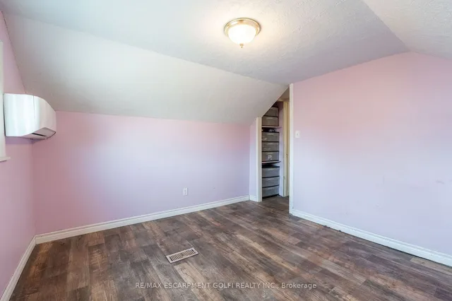 Additional image 31 of 26 Huron St