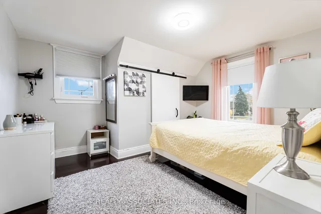 Additional image 21 of 49 Connaught Ave