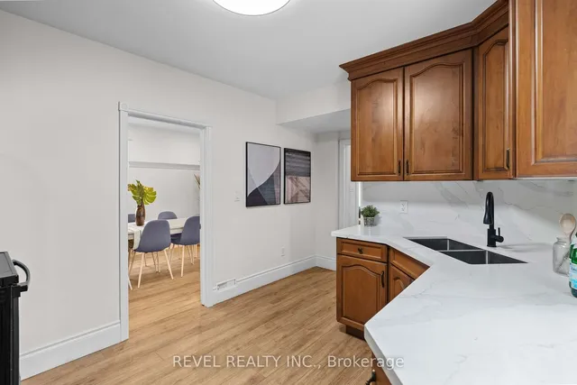 Additional image 16 of 69 Roxborough Ave