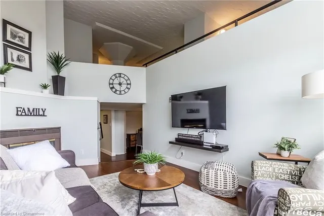 Additional image 23 of 50 Main St Unit 405