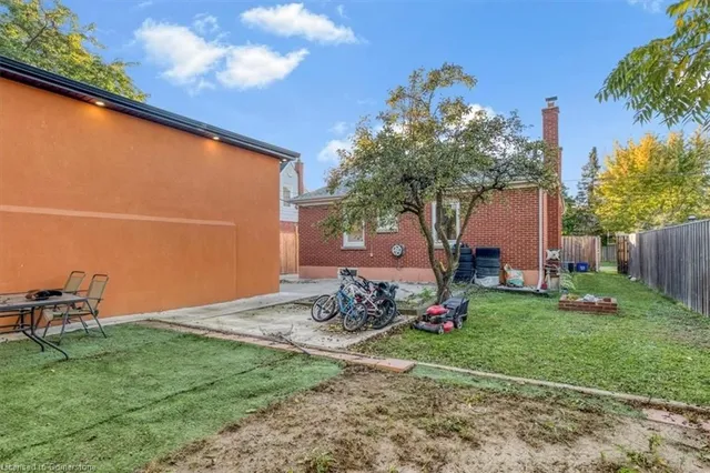 Additional image 26 of 118 Second St