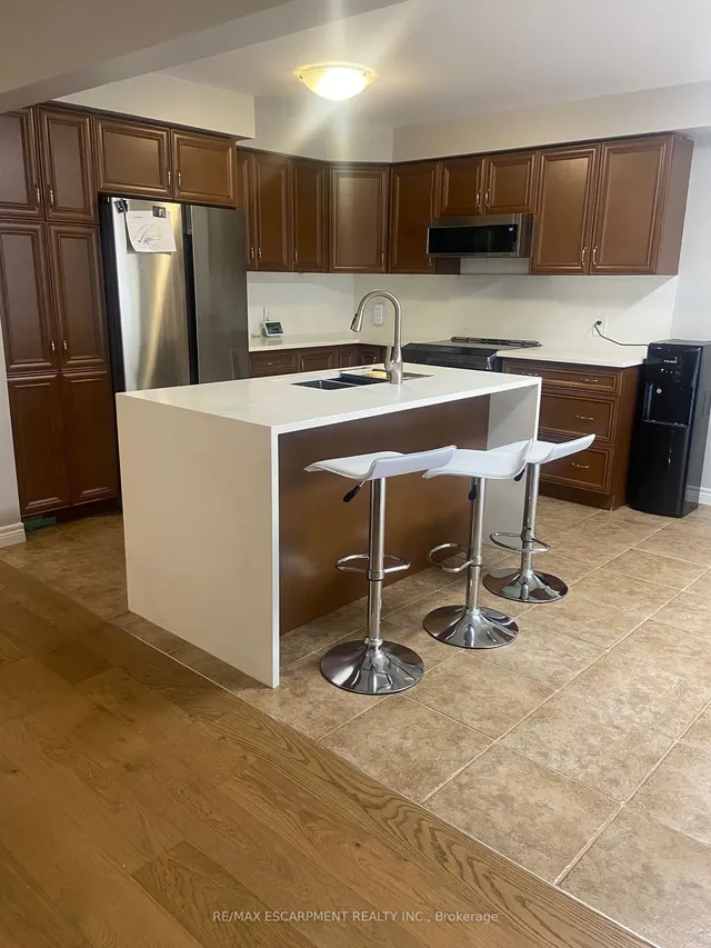 Additional image 10 of 44 PELECH Cres