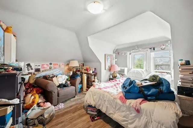 Additional image 34 of 95 Spadina Ave