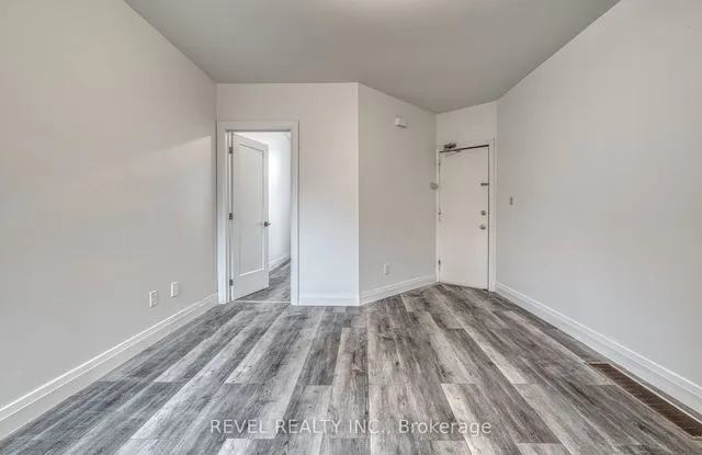 Additional image 29 of 27 Grove St