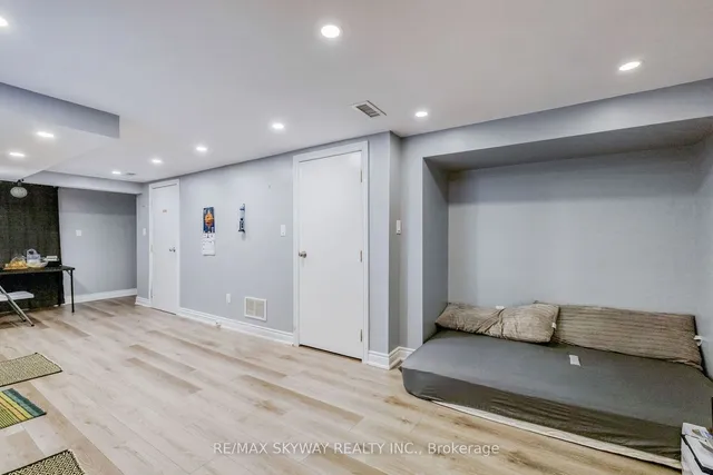 Additional image 28 of 279 ELMWOOD Cres