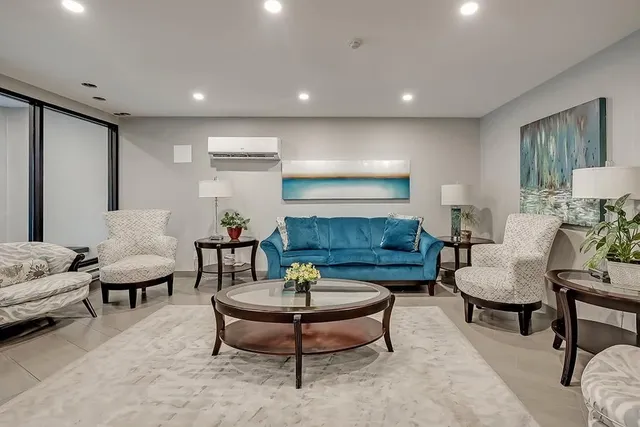 Additional image 6 of 700 DYNES Rd Unit 1003