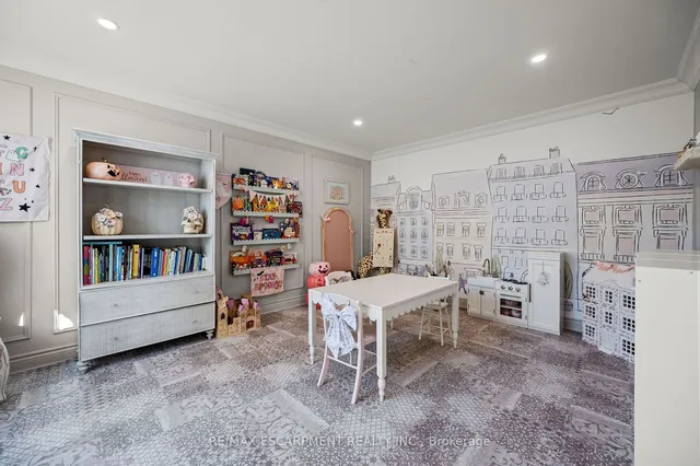 Additional image 16 of 185 Central Dr