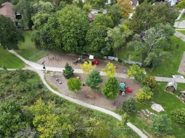 Additional image 40 of 36 Sumach St