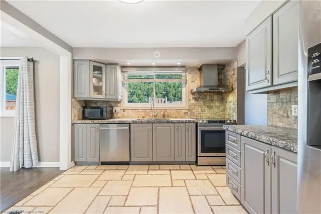 Additional image 13 of 6 Rideau Cres