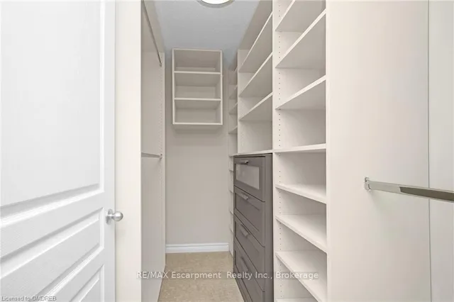 Additional image 25 of 5070 FAIRVIEW St Unit 209