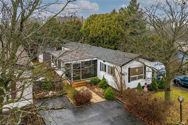 Additional image 29 of 94 Maple Cres