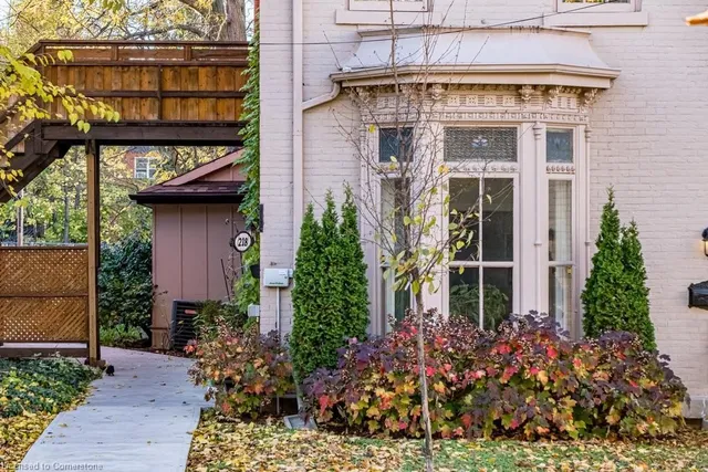 Additional image 2 of 218 Bay St