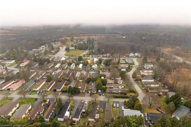 Additional image 38 of 94 Maple Cres