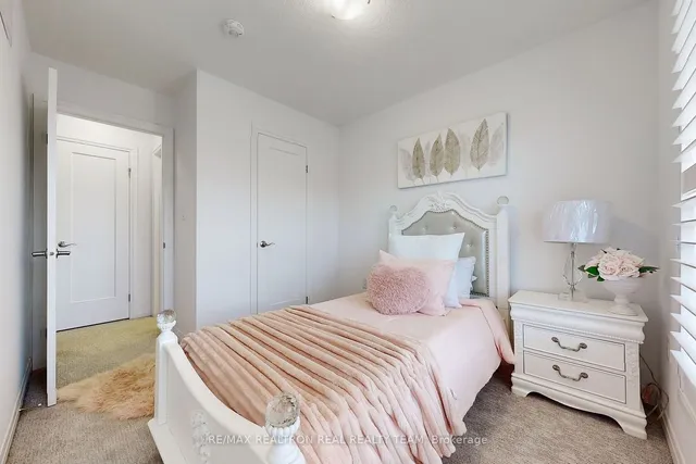 Additional image 24 of 28 Laguna Village Cres