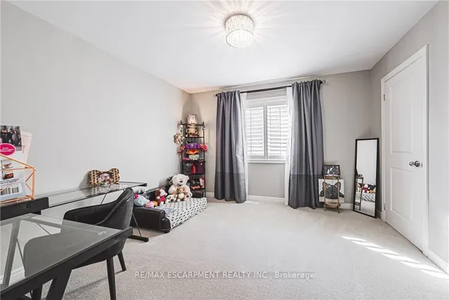 Additional image 32 of 51 Narbonne Cres