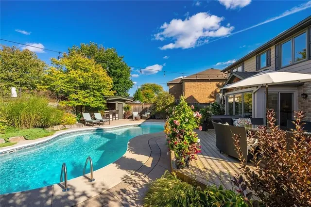 Additional image 37 of 2005 PARKLANE Cres