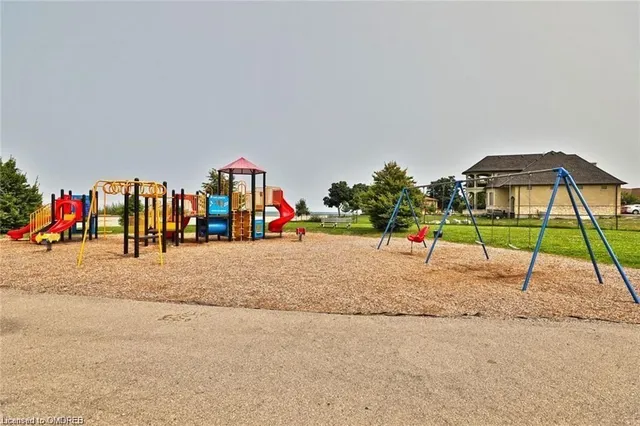 Additional image 44 of 93 Southshore Crescent