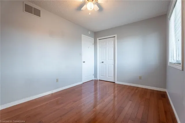 Additional image 29 of 54 Goldcrest Dr