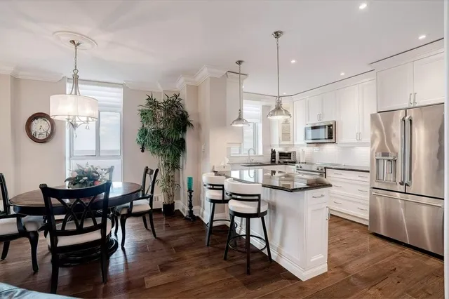 Additional image 17 of 5250 LAKESHORE Rd Unit 2006