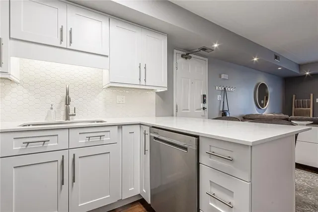 Additional image 10 of 2010 CLEAVER Ave Unit 103