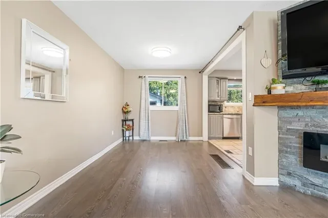 Additional image 11 of 6 Rideau Cres