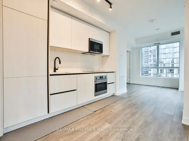 Additional image 12 of 108 Peter St Unit 1715