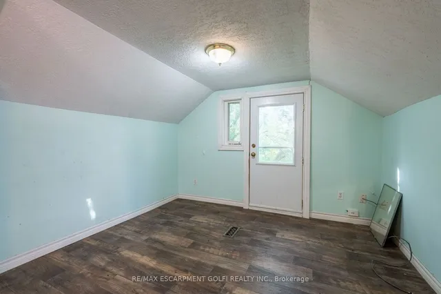 Additional image 17 of 26 Huron St