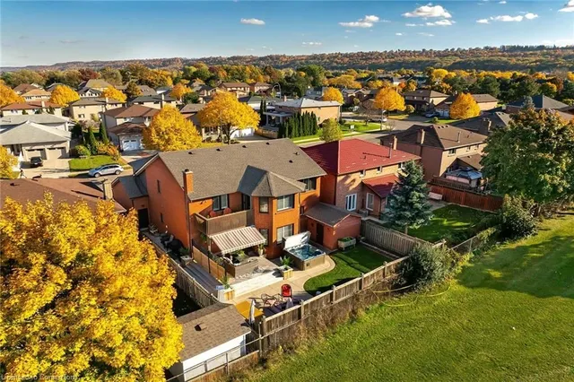 Additional image 50 of 10 Vega Cres