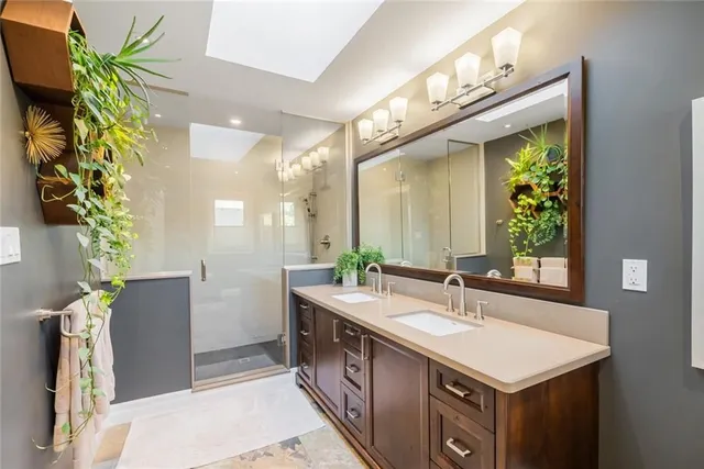 Additional image 19 of 2005 PARKLANE Cres