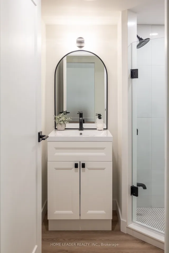 Additional image 5 of 5280 Lakeshore Rd Unit 902