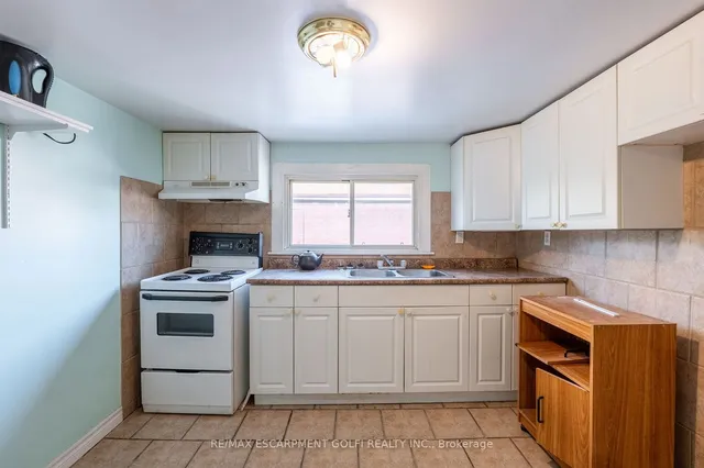 Additional image 20 of 26 Huron St