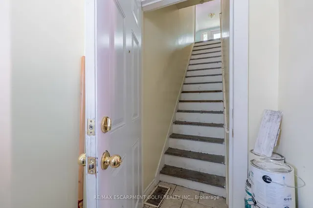 Additional image 13 of 26 Huron St