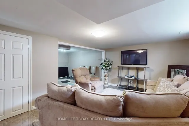 Additional image 30 of 958 Midland Ave