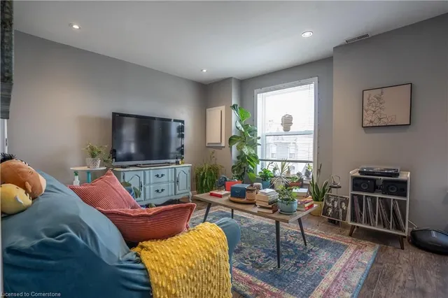 Additional image 37 of 165 Emerald St