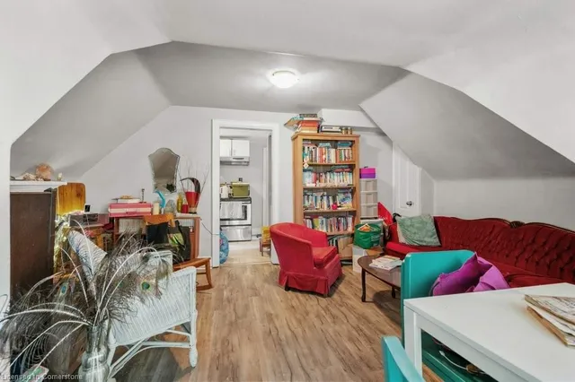 Additional image 30 of 95 Spadina Ave