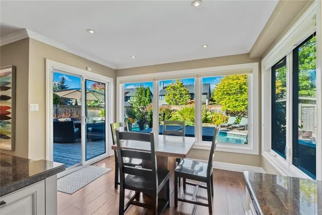 Additional image 9 of 2005 PARKLANE Cres