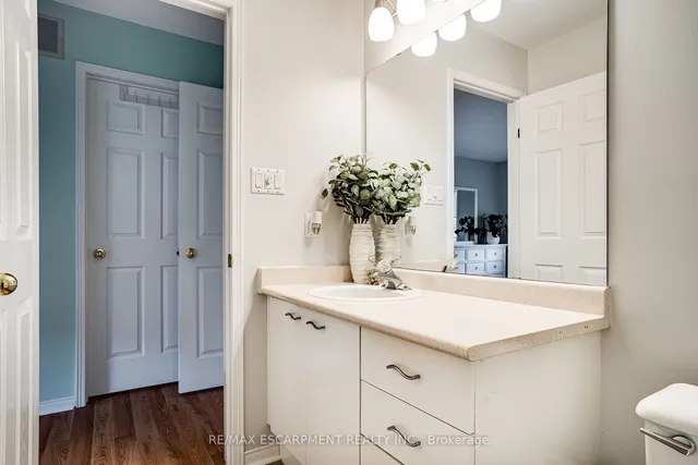 Additional image 23 of 31 Moss Blvd Unit 17