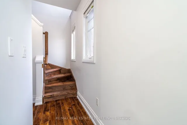 Additional image 10 of 2 Near Lane