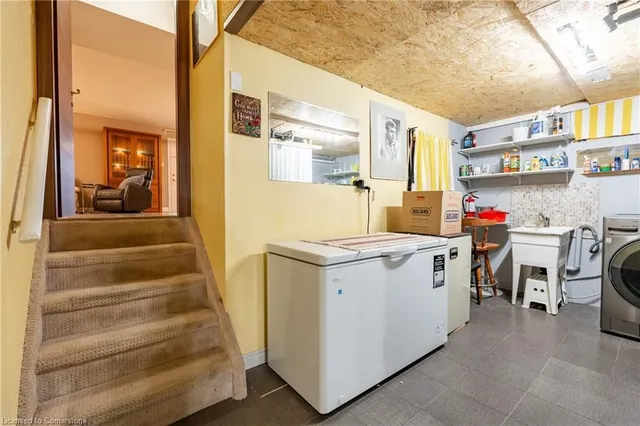 Additional image 31 of 46 Vesper Crt