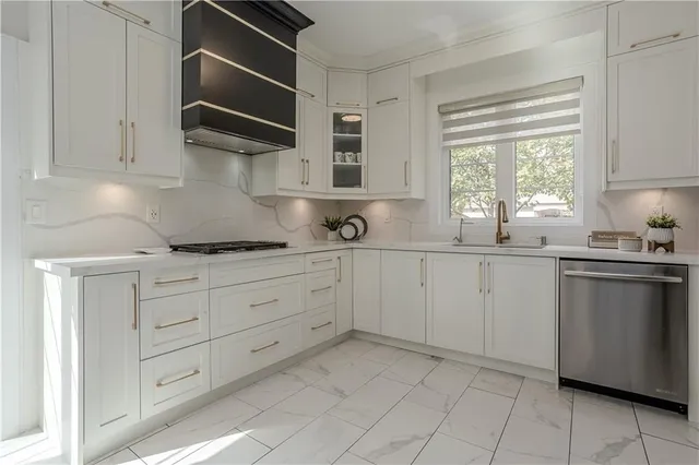 Additional image 16 of 4176 FULLER Cres