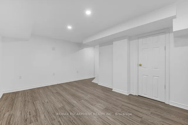 Additional image 18 of 34 SUMACH St