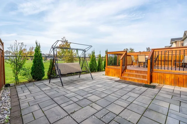 Additional image 32 of 31 Forest Ridge Ave