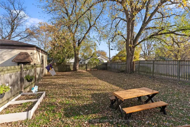 Additional image 34 of 404 Tragina Ave