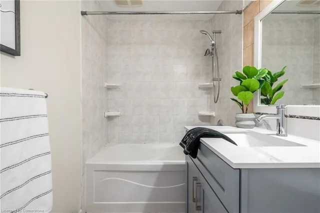 Additional image 22 of 25 Britten Close Unit B52