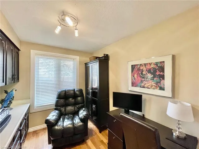 Additional image 17 of 184 Dundas St