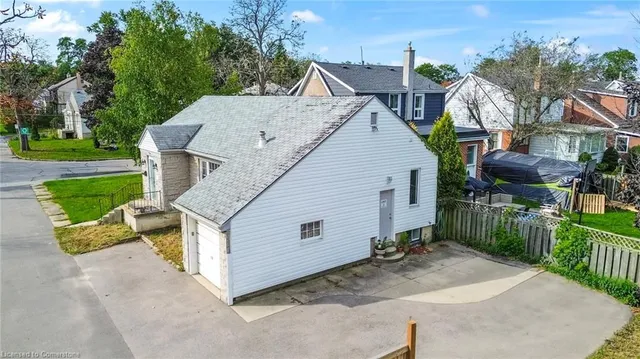 Additional image 3 of 136 Brantdale Ave