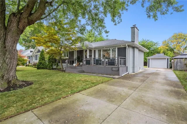 Additional image 2 of 2227 DEYNCOURT Dr