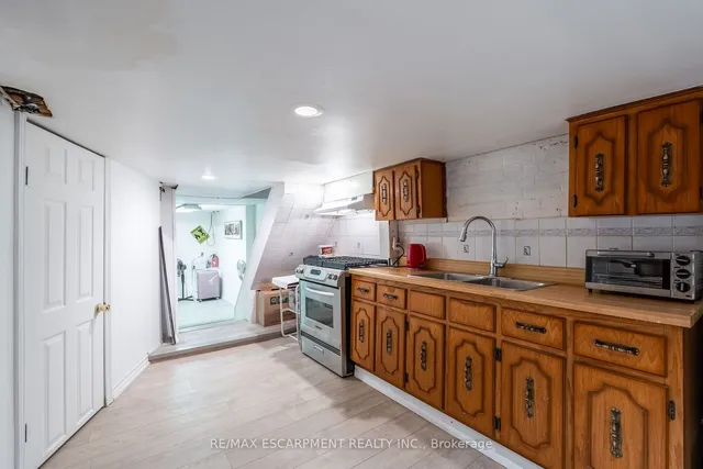 Additional image 28 of 50 1/2 Clyde St